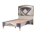 **Technische titel in het Nederlands: Luxe bedframe met stijlvol hoofdeinde en houten lattenbodem**